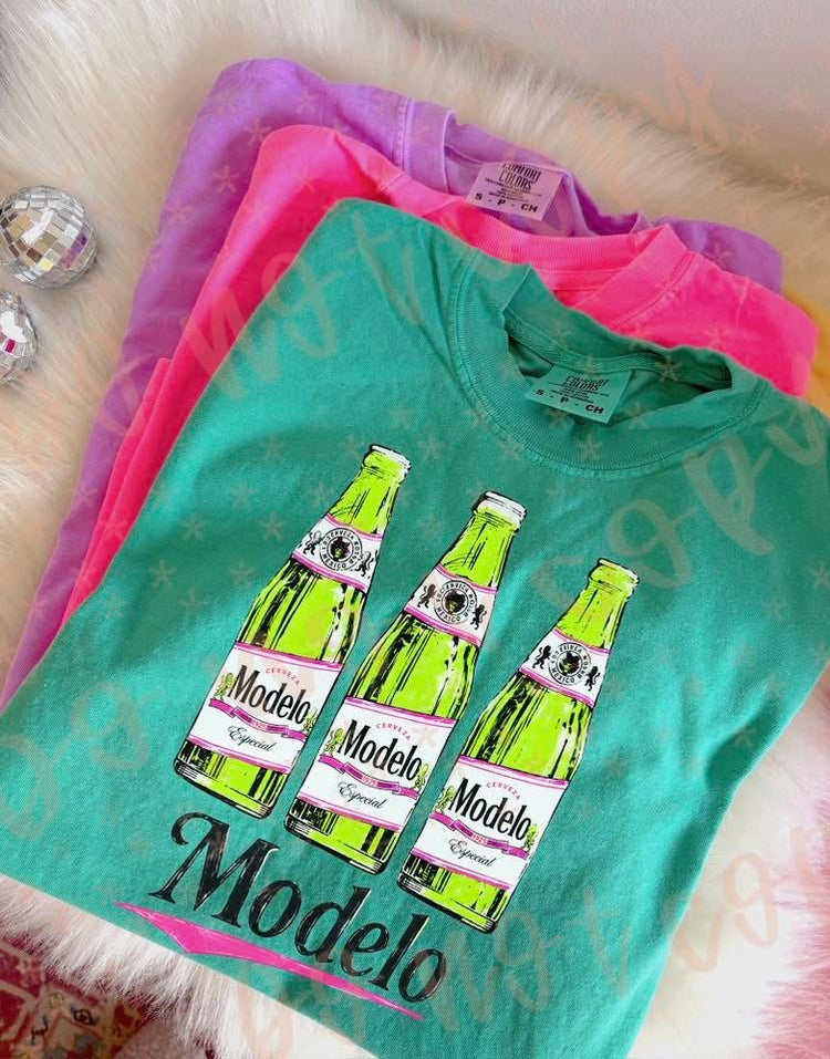 Summer Neon Modelo Comfort Colors Graphic Tee